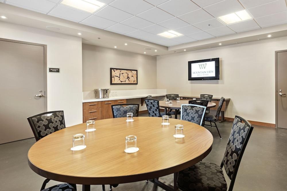 Mountain View Inn & Suites Sundre Екстериор снимка