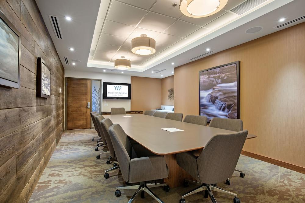 Mountain View Inn & Suites Sundre Екстериор снимка