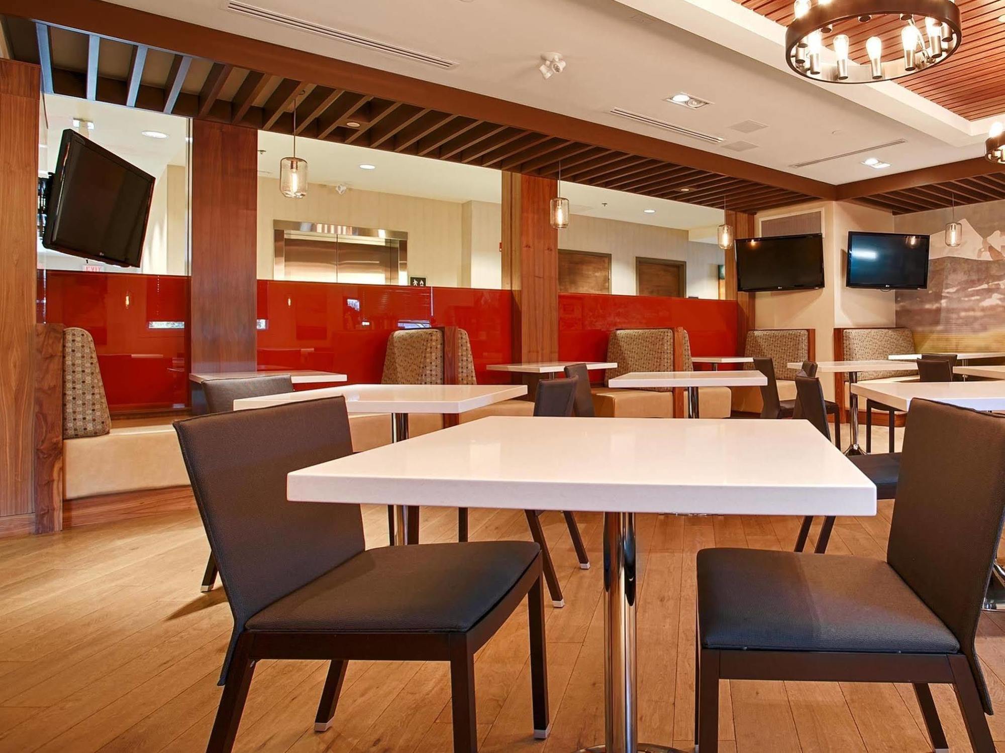Mountain View Inn & Suites Sundre Екстериор снимка