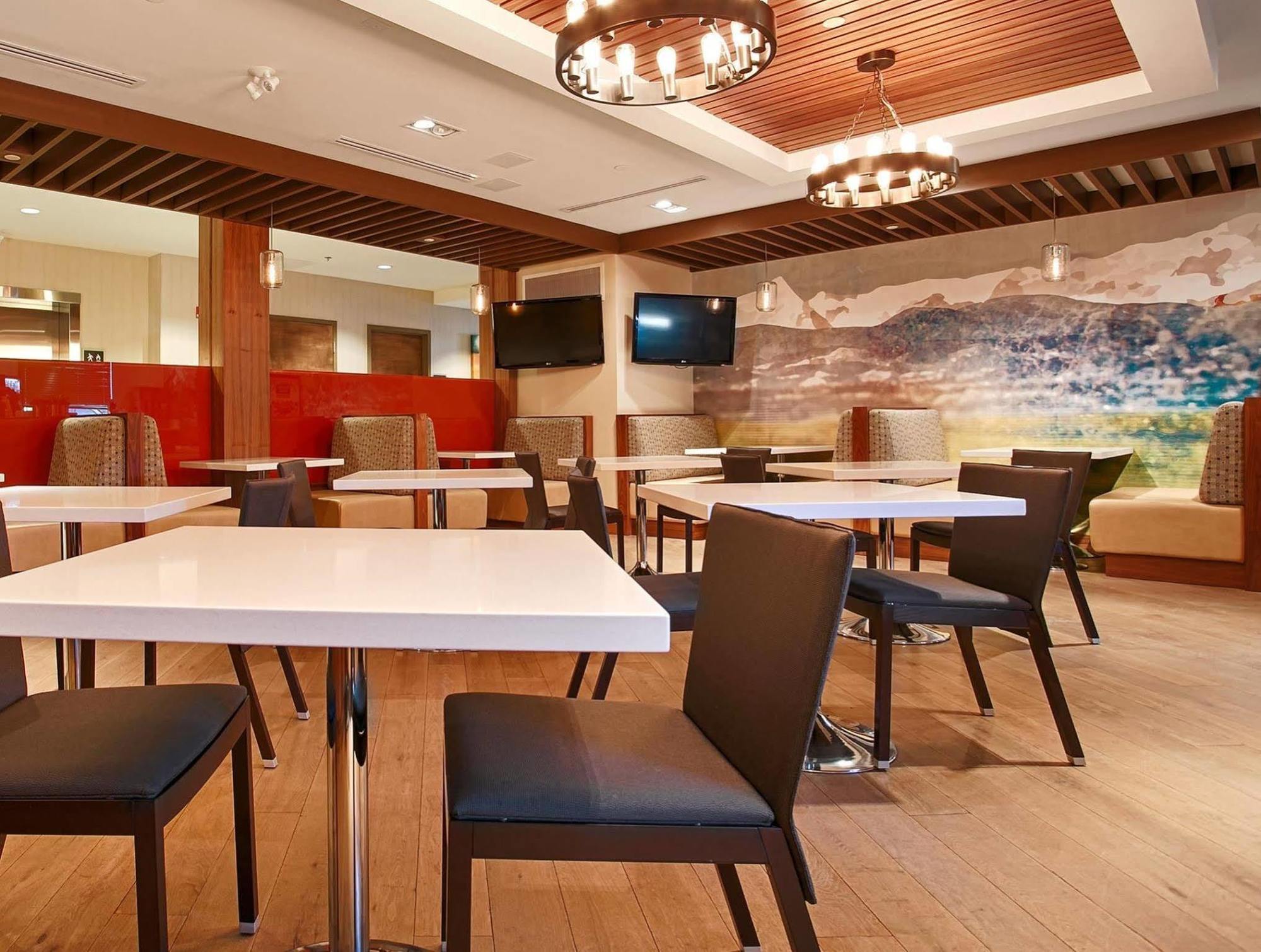 Mountain View Inn & Suites Sundre Екстериор снимка
