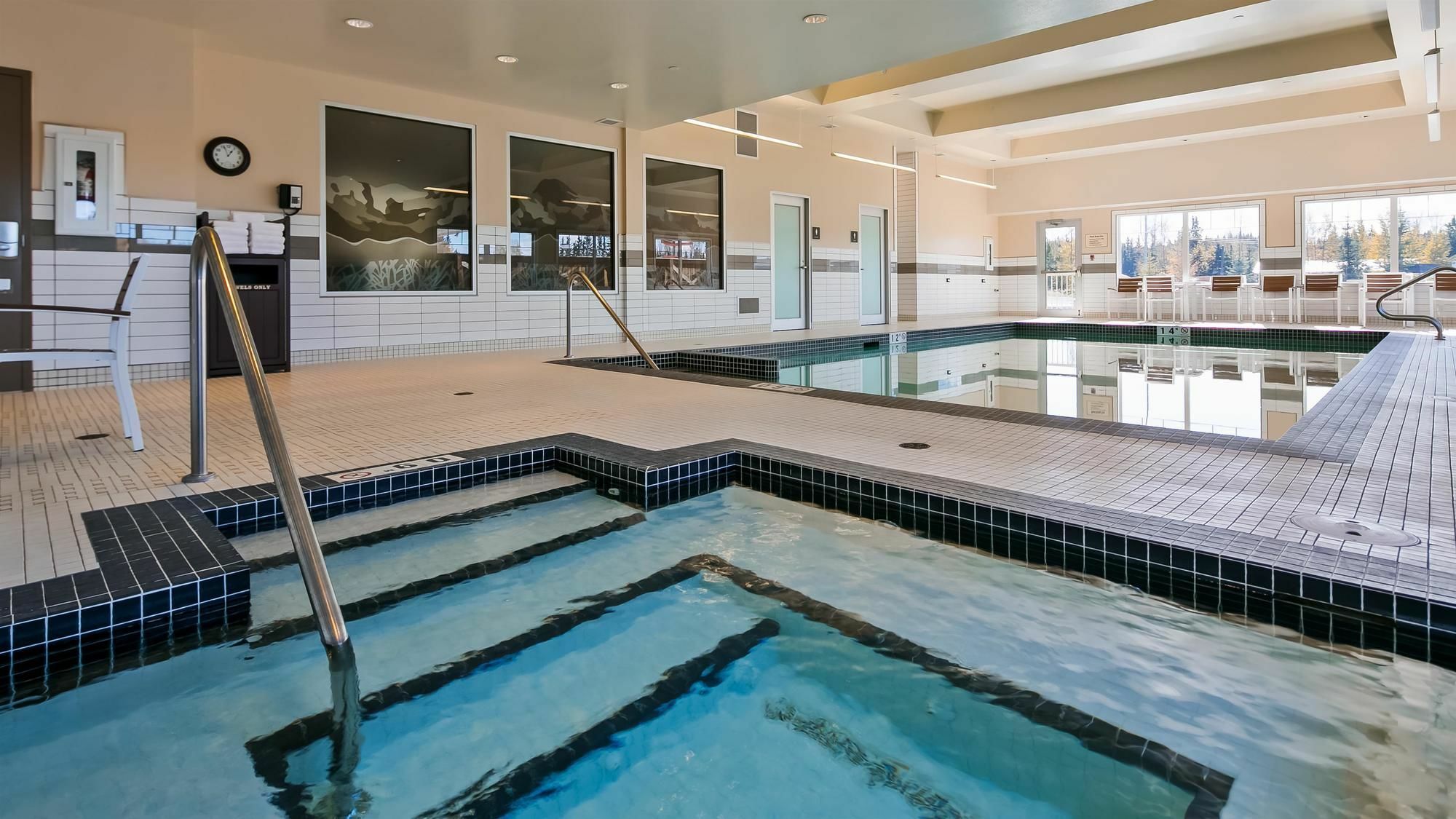 Mountain View Inn & Suites Sundre Екстериор снимка