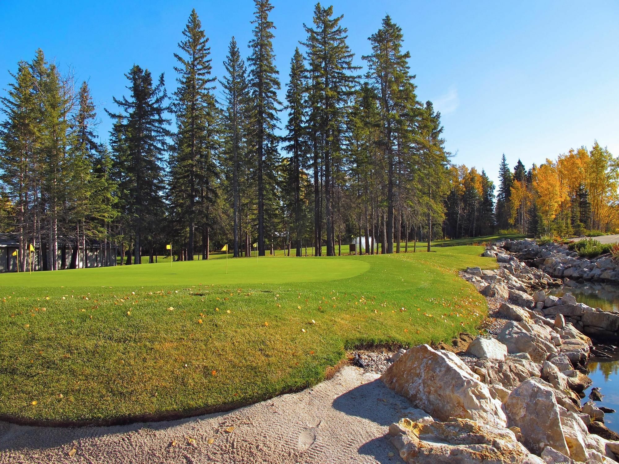 Mountain View Inn & Suites Sundre Екстериор снимка